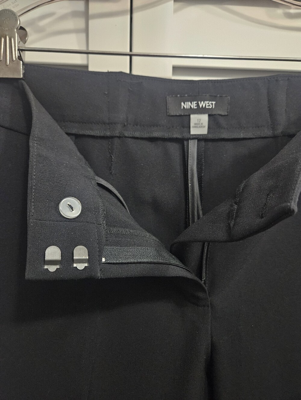 Nine West Woman's Black Two-Piece Suit Jacket & Pants. 12 - Picture 4 of 9
